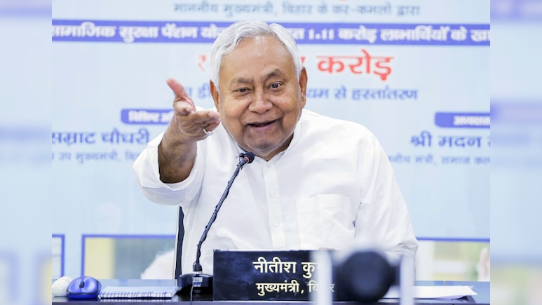 मुफ्त बिजली, शिक्षक भर्ती, 1 करोड़ नौकरियां... सियासी बयार में नीतीश के चुनावी मास्टरस्ट्रोक में कितनी धार?