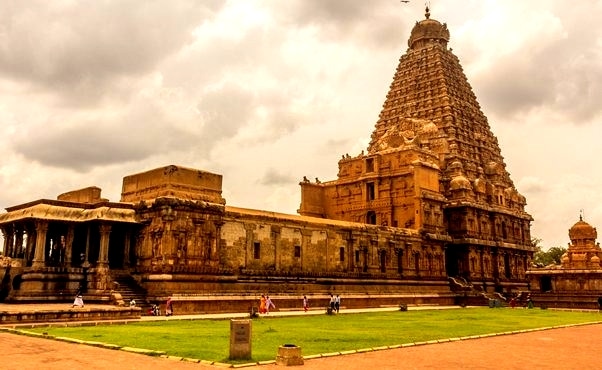 तंजावुर का वृहदेश्वर मंदिर तंजावुर का वृहदेश्वर मंदिर