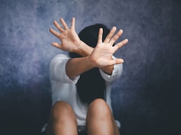 Rape Case: दिल्ली में 2.5 महीने तक बंधक बना कर किया नाबालिग से रेप; पीड़िता ने सुनाई खौफनाक कहानी Rape Case: दिल्ली में 2.5 महीने तक बंधक बना कर किया नाबालिग से रेप; पीड़िता ने सुनाई खौफनाक कहानी