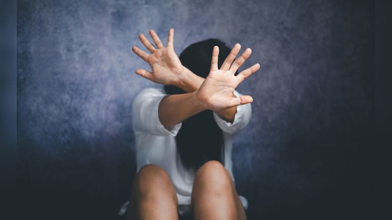 Crime News: सकाळपासून संध्याकाळपर्यंत शाळेतच चिमुरडीवर अत्याचार, शिक्षकासह 5 जणांना अटक