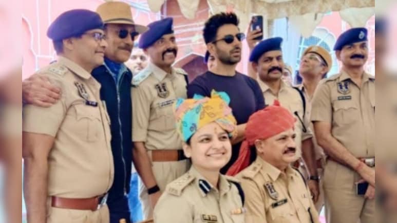 कौन हैं DCP राशि डोगरा ? जिनके विदाई समारोह में शामिल हुए कार्तिक आर्यन और जैकी श्रॉफ कौन हैं DCP राशि डोगरा ? जिनके विदाई समारोह में शामिल हुए कार्तिक आर्यन और जैकी श्रॉफ