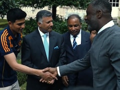 As Team India Met King Charles, Golden Globe Award Winner Idris Alba Surprised Shubman Gill. Watch