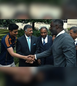 As Team India Met King Charles, Golden Globe Award Winner Idris Alba Surprised Shubman Gill. Watch