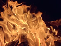 Rajasthan: करौली में टला बड़ा हादसा, खाना बनाते समय सिलेंडर में लगी आग, दो बच्चे झुलसे Rajasthan: करौली में टला बड़ा हादसा, खाना बनाते समय सिलेंडर में लगी आग, दो बच्चे झुलसे