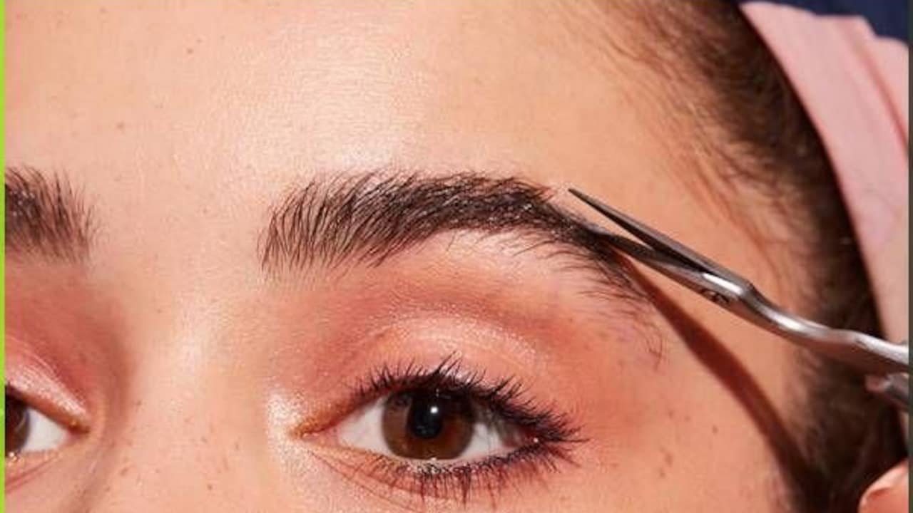 The Correct Way Of Trimming Eyebrows At Home WIhout Doing Any Mistakes
