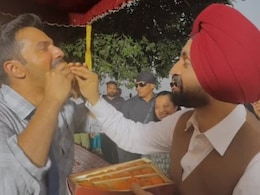 VIDEO: दिलजीत दोसांझ ने बताया 'बॉर्डर 2' में निभाएंगे कौनसा किरदार, शूटिंग पूरी होने पर शेयर किया वीडियो VIDEO: दिलजीत दोसांझ ने बताया 'बॉर्डर 2' में निभाएंगे कौनसा किरदार, शूटिंग पूरी होने पर शेयर किया वीडियो