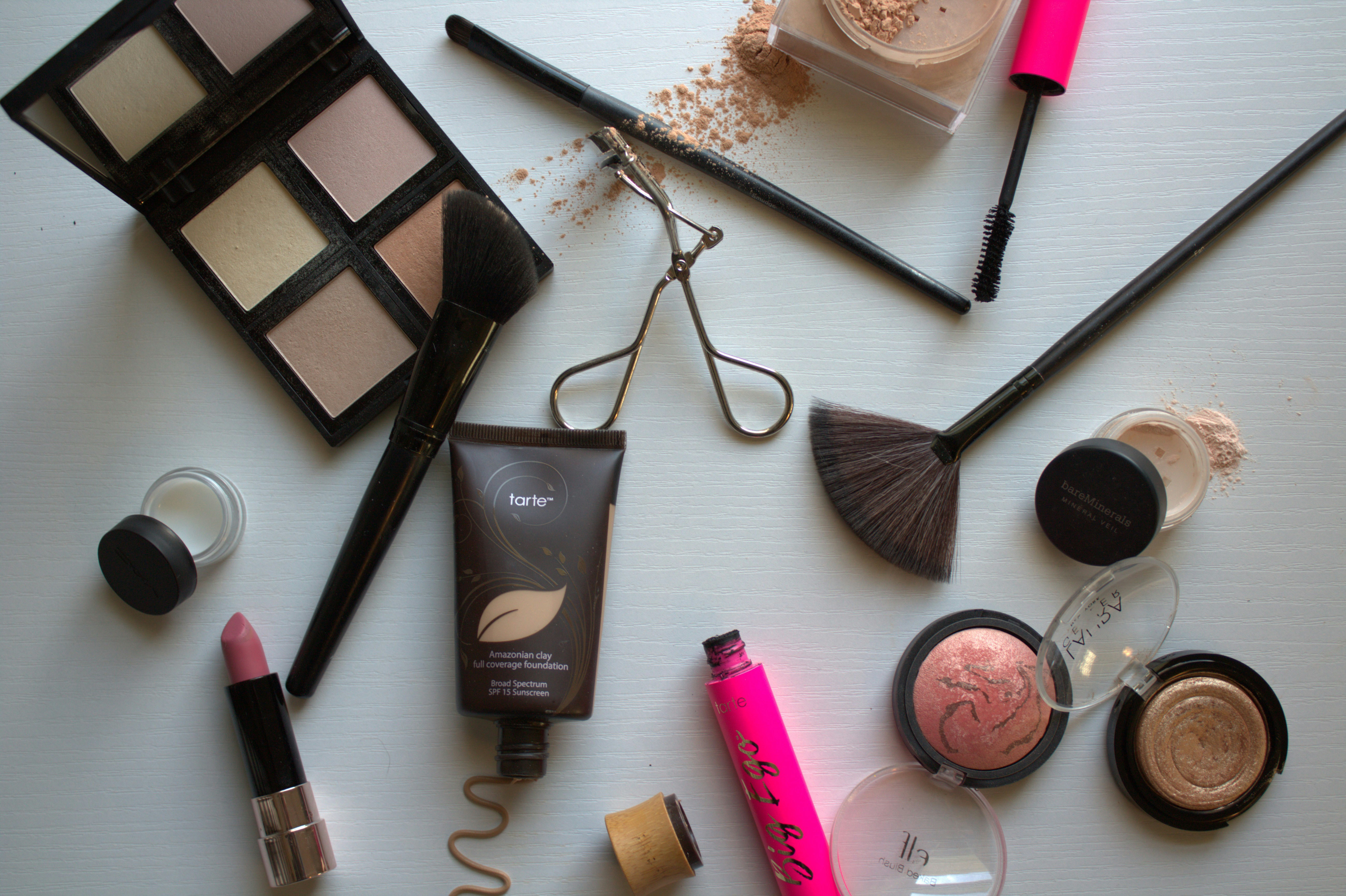 कम प्राइस में पाएं फुल Makeup Kits, Foundation, Primer से लेकर Liner, Mascara तक मिलेगा सबकुछ! कम प्राइस में पाएं फुल Makeup Kits, Foundation, Primer से लेकर Liner, Mascara तक मिलेगा सबकुछ!