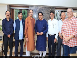 Raj Thackeray Visits Matoshree After 13 Years For Cousin Uddhav's Birthday Raj Thackeray Visits Matoshree After 13 Years For Cousin Uddhav's Birthday
