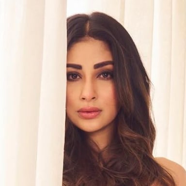 Mouni Roy Wrapped Her Week With A Delicious Indian Thali. Here's What Was On Her Plate