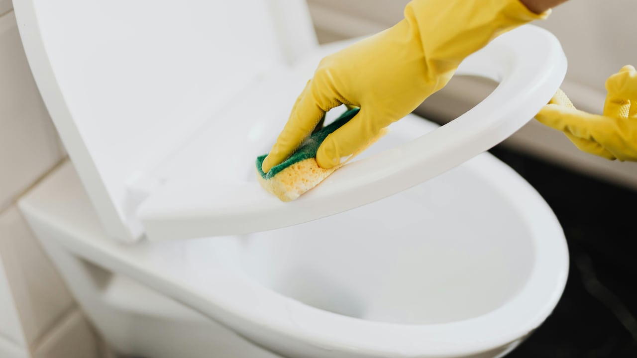 Say goodbye to stains and germs with 5 powerful bathroom cleaning liquids
