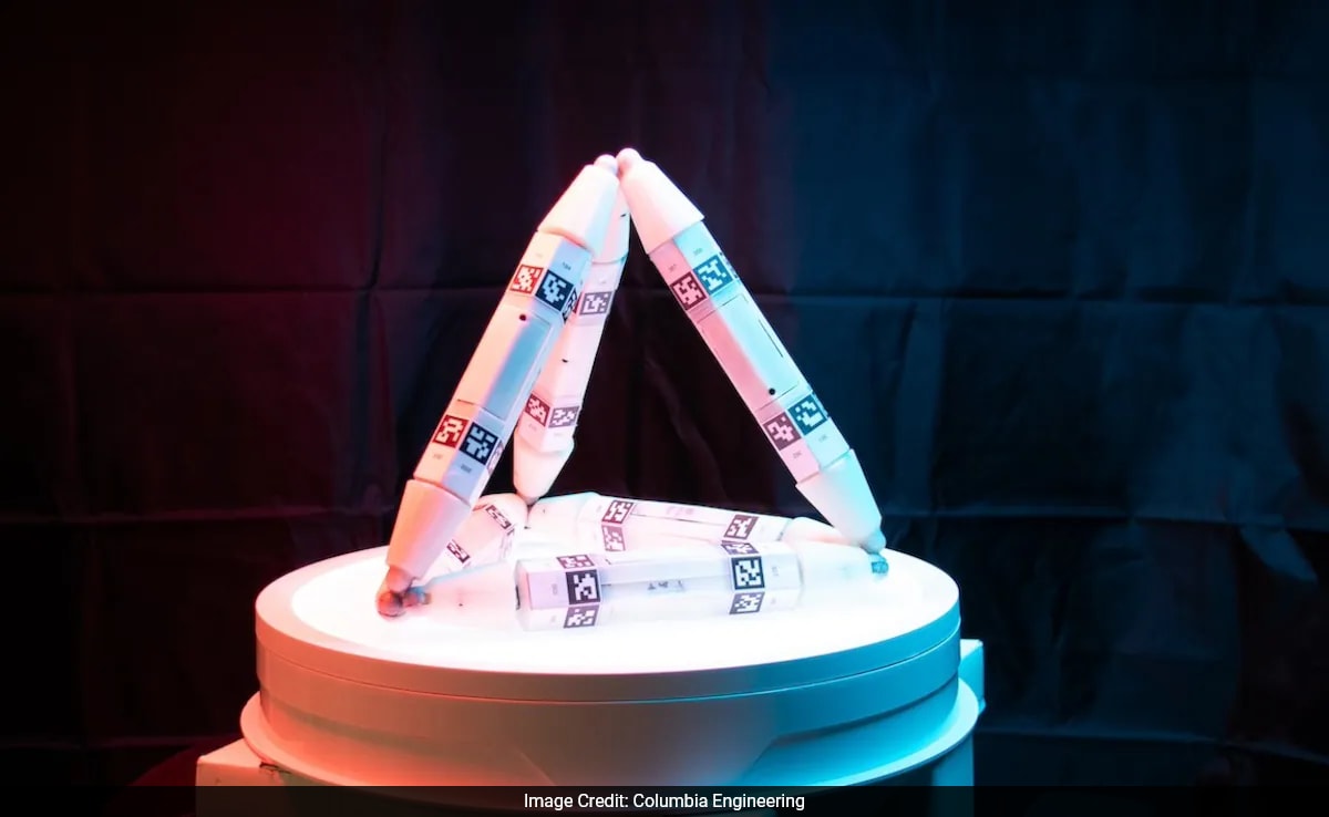 в това което изглежда е сцена направо от дистопичен научнофантастичен