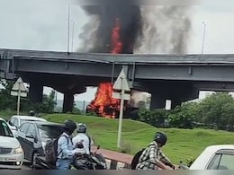 गुरुग्राम में मुंबई एक्सप्रेसवे से नीचे गिरा कंटेनर, जोरदार धमाके के बाद लगी आग, ड्राइवर की हालत गंभीर गुरुग्राम में मुंबई एक्सप्रेसवे से नीचे गिरा कंटेनर, जोरदार धमाके के बाद लगी आग, ड्राइवर की हालत गंभीर
