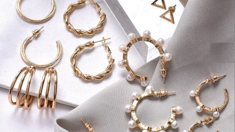 हर Look के लिए एक परफेक्ट Earring! Affordable दामों में खरीदें ये शानदार Hoops और Stud Sets हर Look के लिए एक परफेक्ट Earring! Affordable दामों में खरीदें ये शानदार Hoops और Stud Sets