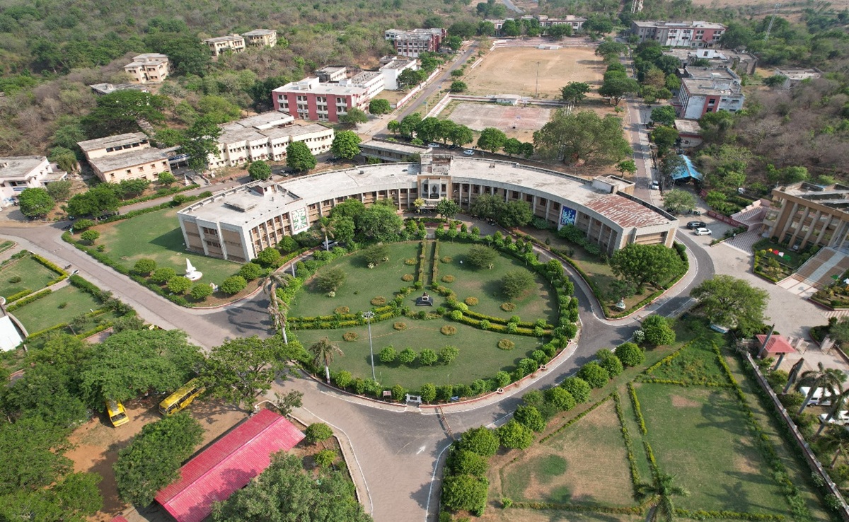 MGCGV: उच्च शिक्षा को उड़ान; महात्मा गांधी चित्रकूट ग्रामोदय विश्वविद्यालय को UGC ने दी श्रेणी-1 की स्वायत्तता