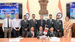 Top Defence Official Meets Mountaineering Team That Scaled Everest, Kilimanjaro