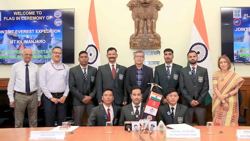 Top Defence Official Meets Mountaineering Team That Scaled Everest, Kilimanjaro