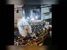 महाकाल की नगरी में मुर्हरम पर बवाल, बैरिकेड तोड़ने पर लाठीचार्ज, पुलिस के दो जवान जख्मी, 16 पर केस महाकाल की नगरी में मुर्हरम पर बवाल, बैरिकेड तोड़ने पर लाठीचार्ज, पुलिस के दो जवान जख्मी, 16 पर केस