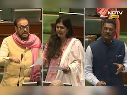 Assembly News: बाहेर मराठीचा डंका, विधानसभेत हिंदीतून चर्चा! पुढे काय घडलं? Assembly News: बाहेर मराठीचा डंका, विधानसभेत हिंदीतून चर्चा! पुढे काय घडलं?