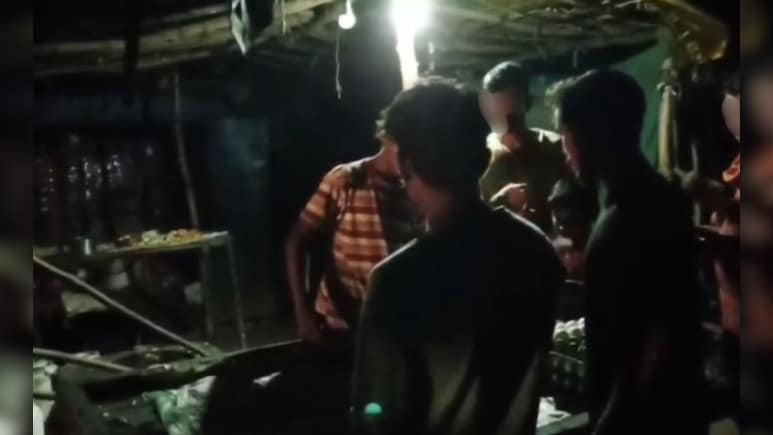 कटनी में आरटीओ ऑफिस के सामने नाबालिग से शराब बिकवाने का वीडियो वायरल, पुलिस ने दर्ज किया केस