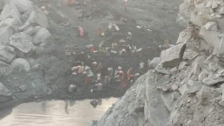 ऊपर से मिट्टी-पत्थर डालकर हादसे को छिपाने की कोशिश: धनबाद अवैध खदान हादसे पर पीड़ित परिवार