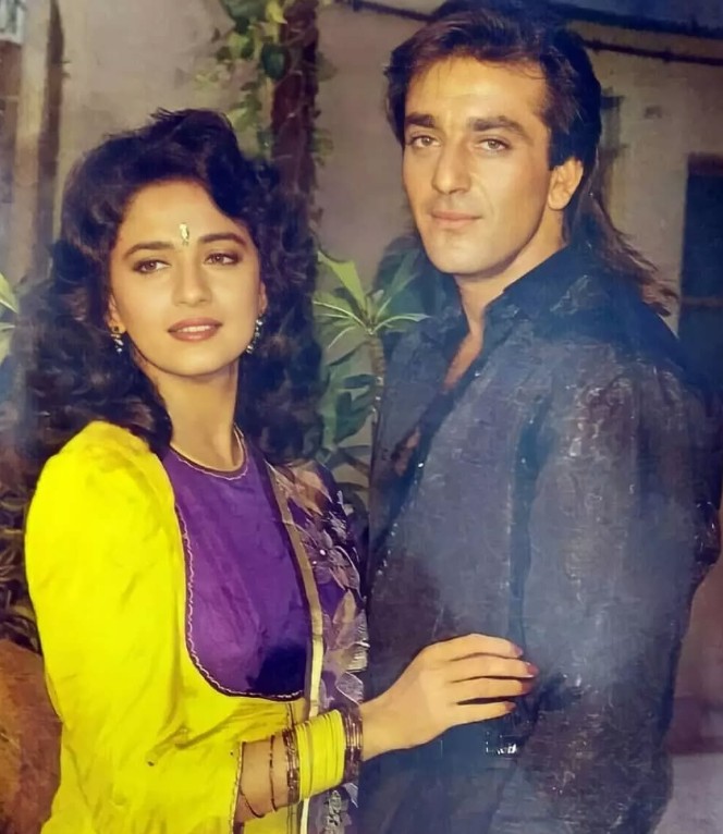 When Madhuri Dixit Called Sanjay Dutt Her "Favourite Partner" And He Said "I Love You" To Her Ignoring Others Around