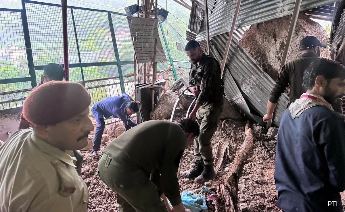 Jammu Масивно свлачище удари старата писта към светилището на Вайшно