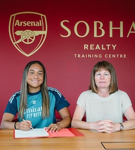 Canadas Olivia Smith Signed By Arsenal For World Record Womens Soccer Fee