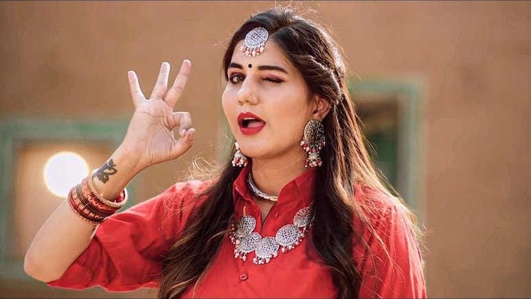 Chatak Matak Song: करोड़ नहीं, सपना चौधरी के इस गाने ने यूट्यूब पर किया 1 अरब का आंकड़ा पार, रेणुका पंवार के हरियाणवी गाने ने बनाया रिकॉर्ड Chatak Matak Song: करोड़ नहीं, सपना चौधरी के इस गाने ने यूट्यूब पर किया 1 अरब का आंकड़ा पार, रेणुका पंवार के हरियाणवी गाने ने बनाया रिकॉर्ड