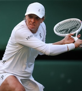Iga Swiatek Defeats Clara Tauson, Marches Into Wimbledon Quarter-Finals