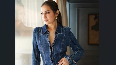 Kusha Kapila ने दिया Denim को नया अंदाज, एक्‍ट्रेस को देख फैंस हुए क्रेजी, आप भी करके देखें ट्राई