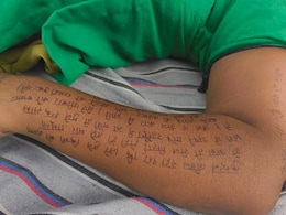 करंट लगाया, अबॉर्शन... दहेज की मांग से परेशान महिला ने हाथ-पैर पर सुसाइड नोट लिख खाया जहर करंट लगाया, अबॉर्शन... दहेज की मांग से परेशान महिला ने हाथ-पैर पर सुसाइड नोट लिख खाया जहर