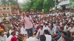 Rajasthan: युवक की संदिग्ध मौत के मामले में 3 दिन चला धरना, हनुमान बेनीवाल ने की समझाइश, देर रात बनी बात