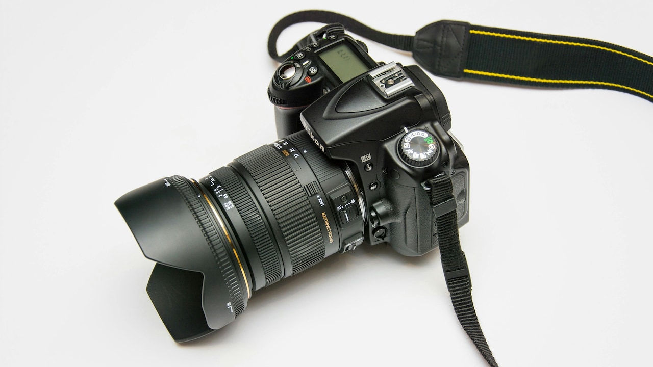 Buy Mirrorless Camera on Amazon