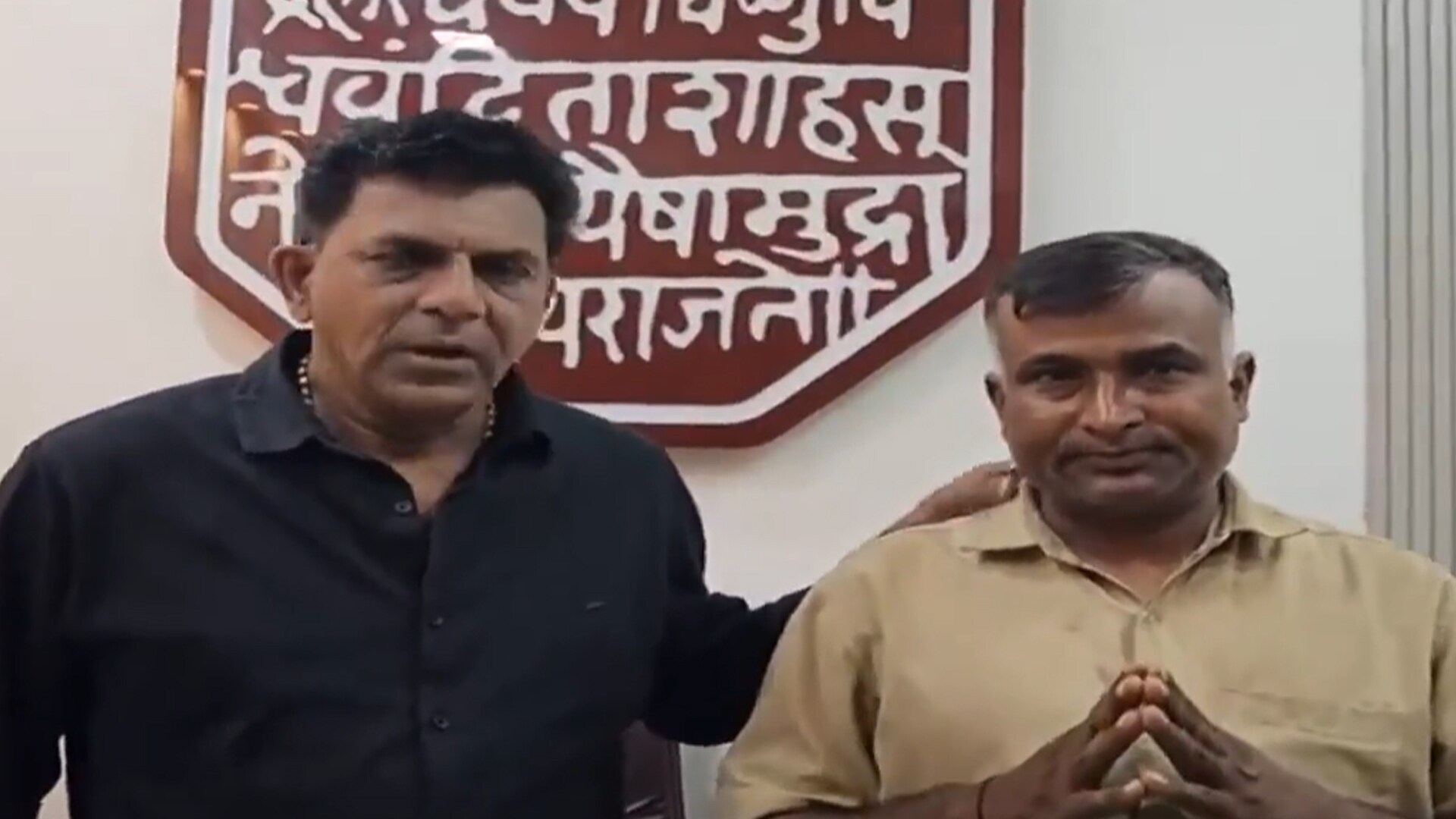 MNS Goons Threaten Rickshaw Driver for Speaking In Hindi