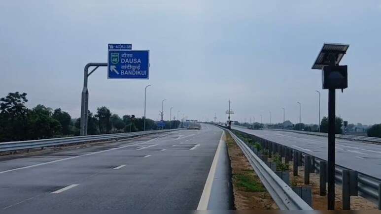Jaipur Bandikui Expressway: अब जयपुर से मात्र 3 घंटे में पहुंच जाएंगे दिल्ली, ट्रायल के लिए खुला जयपुर-बांदीकुई एक्सप्रेस-वे Jaipur Bandikui Expressway: अब जयपुर से मात्र 3 घंटे में पहुंच जाएंगे दिल्ली, ट्रायल के लिए खुला जयपुर-बांदीकुई एक्सप्रेस-वे