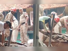 दिल्ली के वेलकम इलाके में गिरी चार मंजिला इमारत, दो की मौत, कई के फंसे होने की खबर, राहत-बचाव कार्य जारी
