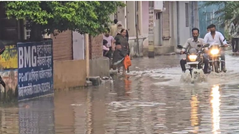 करौली में बारिश ने मचाया हाहाकार, शहर की कॉलोनियां हुई जलमग्न; पंचना बांध के खुले गेट 