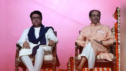 Raj Thackeray: 'मातोश्री'वर बंधुभेट! राज ठाकरे- उद्धव ठाकरेंच्या भेटीला, गळाभेट घेत दिल्या खास शुभेच्छा