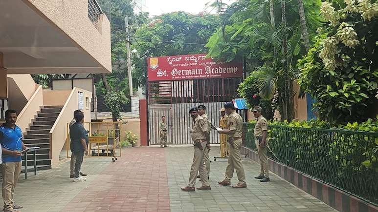 40 Private Schools In Bengaluru Receive Bomb Threat, Cops Declare It Hoax 40 Private Schools In Bengaluru Receive Bomb Threat, Cops Declare It Hoax