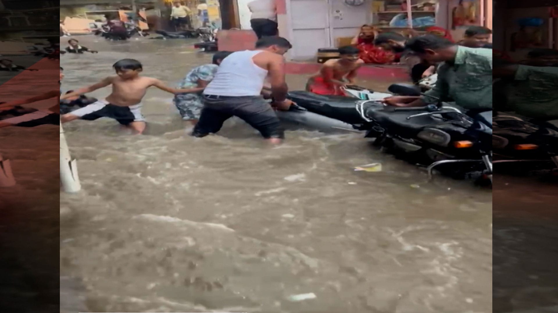 Video : Heavy Rain Paralyses Jaipur, Vehicles Stuck, Daily Life Disrupted
