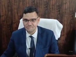 वकीलों के सामने कान पकड़ कर उठक-बैठक लगाने वाले IAS अफसर पर गिरी गाज, नाराज थे CM योगी वकीलों के सामने कान पकड़ कर उठक-बैठक लगाने वाले IAS अफसर पर गिरी गाज, नाराज थे CM योगी