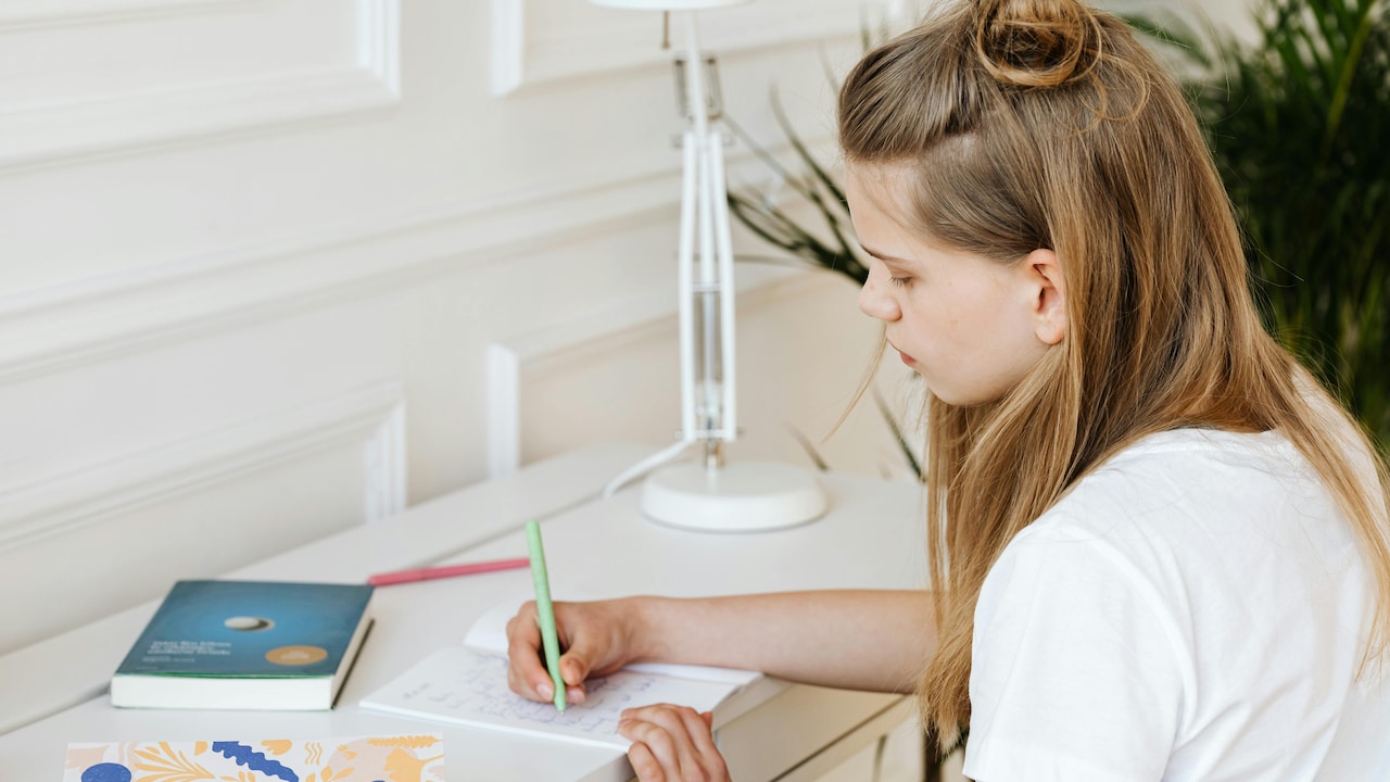 Study Lamps That Really Light Up Your Table While You Read, Write Or Draw Comfortably.