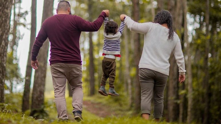 Happy Parents' Day 2025: Wishes, Messages And WhatsApp Statuses To Share Happy Parents' Day 2025: Wishes, Messages And WhatsApp Statuses To Share