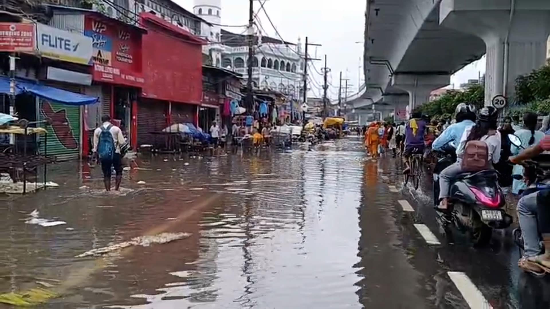 Video : Waterlogging 'Paralyses' Patna As Heavy Rains Disrupts Daily Life, Flights