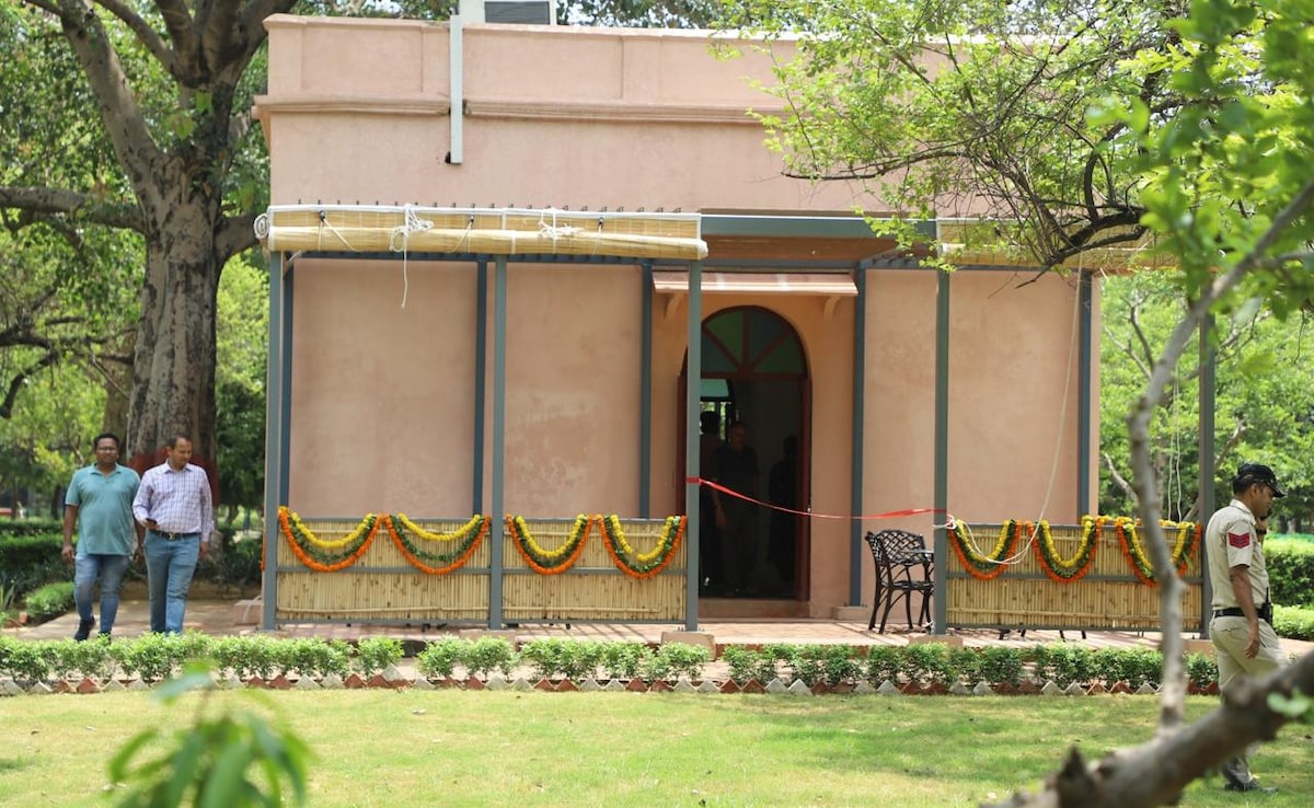 The Sheeshmahal in Shalimar Bagh is a Mughal-era structure built by Emperor Shah Jahan The Sheeshmahal in Shalimar Bagh is a Mughal-era structure built by Emperor Shah Jahan