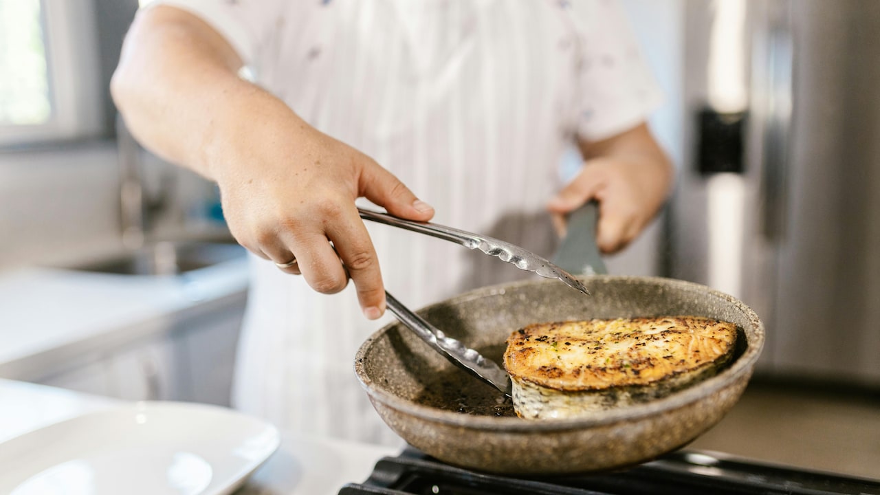 Perfect grill marks, Perfect price; Upgrade your kitchen game under ₹1,000.