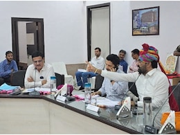 Rajasthan Politics: सांसद के घर का बिजली कनेक्शन काटने वाले अधिकारी की लग गई क्लास, बेनीवाल से कहा- '1 साल की नौकरी और बची है' Rajasthan Politics: सांसद के घर का बिजली कनेक्शन काटने वाले अधिकारी की लग गई क्लास, बेनीवाल से कहा- '1 साल की नौकरी और बची है'