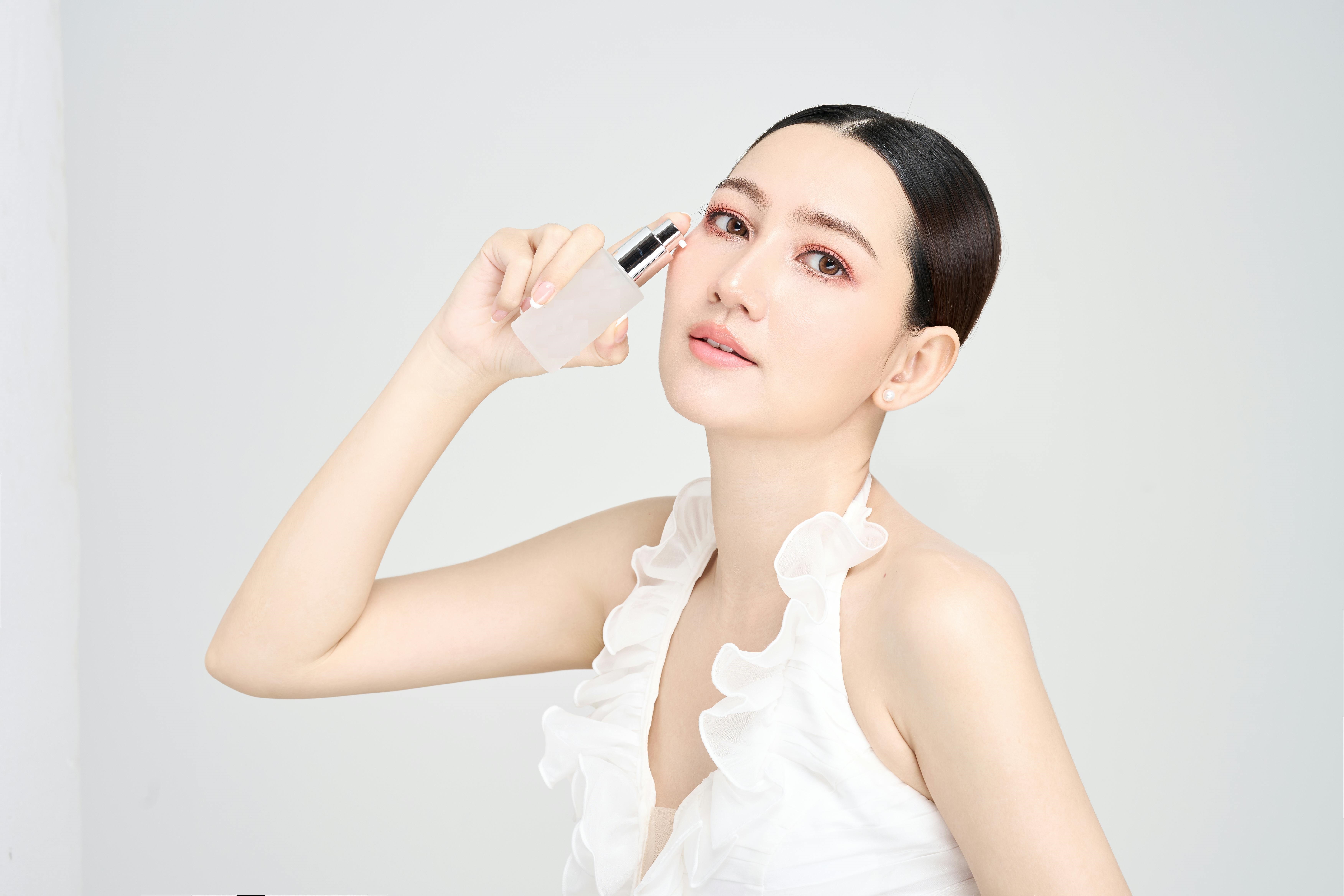 Skincare का सीक्रेट अब SALE में! बेहद सस्ते में पाएं Hyphen, Foxtale, Plix जैसे टॉप ब्रांड्स के Face Serums