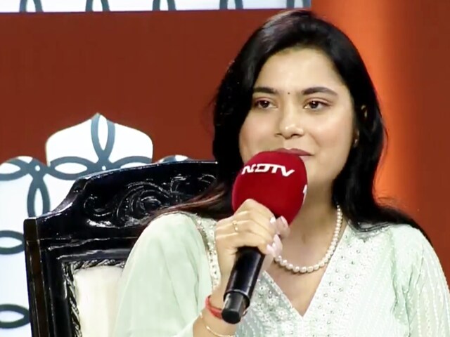 Video: NDTV Creators Manch में बेटियों के नाम कवयित्री Sakshi Tiwari की दिल छूने वाली कविता | Viral Video