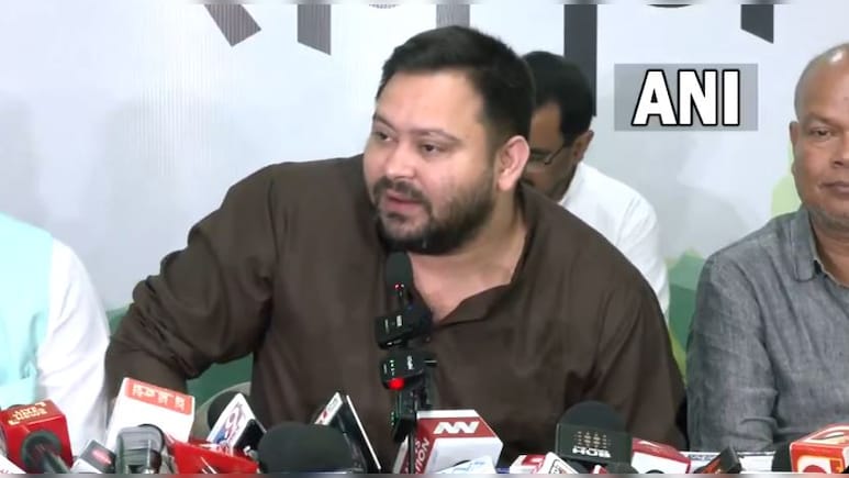चुनाव आयोग BJP के इशारे पर काम कर रहा... 'SIR' मामले पर बोले तेजस्वी यादव चुनाव आयोग BJP के इशारे पर काम कर रहा... 'SIR' मामले पर बोले तेजस्वी यादव